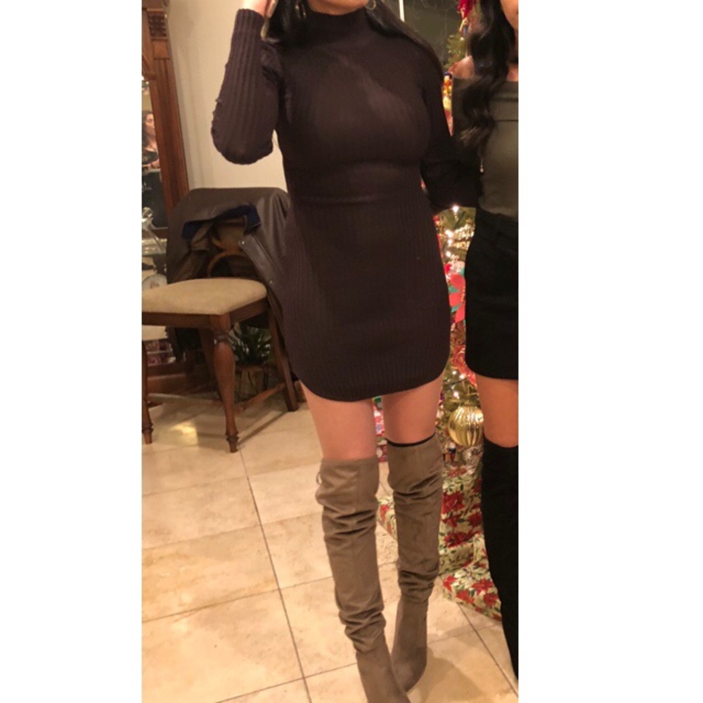 Brown ribbed long sleeve Windsor dress.